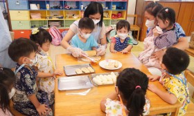 กิจกรรมประกอบอาหาร บ้านเด็กเล็ก (กล้วยอบน้ำผึ้ง) พฤ. 25 เม.ย ... FLEXI_IMAGE 11