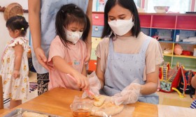กิจกรรมประกอบอาหาร บ้านเด็กเล็ก (กล้วยอบน้ำผึ้ง) พฤ. 25 เม.ย ... FLEXI_IMAGE 12