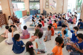 ป.1 &quot;โต๊ะหมู่บูชา&quot; การกราบ,สวดมนต์,นั่งสมาธิ,เดินจงกรม(26 ก. ... Image 8