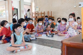 ป.1 &quot;โต๊ะหมู่บูชา&quot; การกราบ,สวดมนต์,นั่งสมาธิ,เดินจงกรม(26 ก. ... Image 1