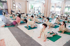 ป.2 &quot;การฝึกสมาธิ&quot; นั่งสมาธิ สวดมนต์และโยคะ (27 ก.ค.65) Image 5