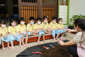 อนุบาล 1 ปลูกผักบุ้ง (7 ต.ค.65) Image 7