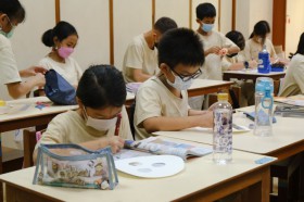ป.4 ทำการทดลอง ตัวกลางของแสง (12 ต.ค.65) Image 3