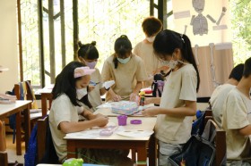 ป.4 ทำการทดลอง ตัวกลางของแสง (12 ต.ค.65) Image 6