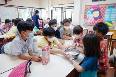 ป.3 เรียนรู้การชั่ง การตวงผ่านกิจกรรมทำ&quot;ขนมแพนเค้ก&quot; (15 ... Image 1