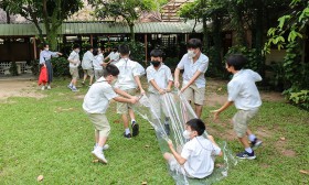 ป.๕ “ส่งฉันให้ถึงฝั่งฝัน” ทดลองเรื่องแรงเสียดทาน (๓๑ ต.ค.๖๕) Image 1