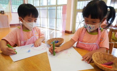 กิจกรรมระบายสีน้ำ / วาดสีเทียน บ้านเด็กเล็ก (ศ. ๒๓ ธ.ค. ๖๕) Image 1
