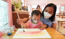 กิจกรรมระบายสีน้ำ / วาดสีเทียน บ้านเด็กเล็ก (ศ. ๒๓ ธ.ค. ๖๕) Image 1