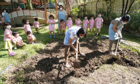กิจกรรมเกษตรบ้านเด็กเล็ก (เตรียมดินปลูกผัก) - พฤ. ๕ ม.ค. ๖๖ Image 8