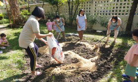 กิจกรรมเกษตรบ้านเด็กเล็ก (เตรียมดินปลูกผัก) - พฤ. ๕ ม.ค. ๖๖ Image 1