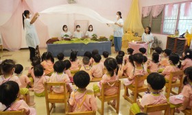 นิทานหุ่นเชือก (บ้านเด็กเล็ก) เรื่อง ของขวัญจากฟากฟ้า (๑๓ ม. ... Image 2