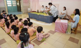 นิทานหุ่นเชือก (บ้านเด็กเล็ก) เรื่อง ของขวัญจากฟากฟ้า (๑๓ ม. ... Image 3