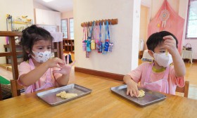 กิจกรรมปั้นขนมปัง บ้านเด็กเล็ก (๗,๙ ก.พ. ๖๖) Image 3
