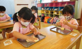 กิจกรรมปั้นขนมปัง บ้านเด็กเล็ก (๗,๙ ก.พ. ๖๖) Image 6