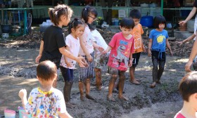 อนุบาล 3 ย่ำดินในแปลงนา (13 ก.ค.66) Image 10