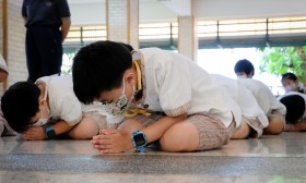 ป.1 กิจกรรมปลุกสติ &quot;การกราบ การไหว้ เดินจงกรม&quot; (24 ก.ค.66) Image 1