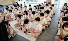 ป.1 กิจกรรมปลุกสติ &quot;การกราบ การไหว้ เดินจงกรม&quot; (24 ก.ค.66) Image 5