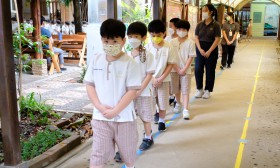 ป.1 กิจกรรมปลุกสติ &quot;การกราบ การไหว้ เดินจงกรม&quot; (24 ก.ค.66) Image 8