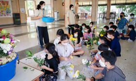 พี่ประถมตกแต่งต้นเทียนพรรษา (25 ก.ค.66) Image 9