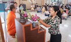 กิจกรรมวันสงกรานต์ &quot;ฟังธรรมและสรงน้ำพระประธาน&quot; (พฤ 11 เม.ย.) Image 1