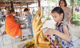 กิจกรรมวันสงกรานต์ &quot;สรงน้ำพระพุทธ&quot; (11 เม.ย.67) Image 10