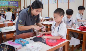 ป.3 บูรณาการ &quot;DIY กระเป๋าผ้า&quot; จากเสื้อไม่ใช้แล้ว (28 ต.ค.256 ... Image 7