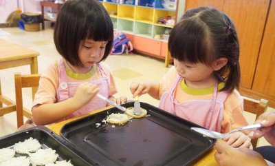 น้องเด็กเล็กช่วยคุณครูทำข้าวแต๋น (5,7 พ.ย. 67) Image 1