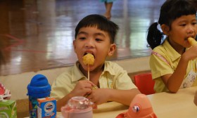 อนุบาล 2 &quot;ทำข้าวจี่&quot; กิจกรรมประกอบอาหารคลายหนาว (ศ. 20 ธ.ค.6 ... Image 10