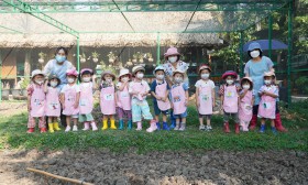 น้องเด็กเล็กเตรียมดินและเพาะเมล็ดผัก (จ. 6 ม.ค. 68) Image 5