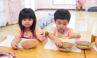 กิจกรรมระบายสีน้ำ และวาดสีเทียน บ้านเด็กเล็ก (ศ. 10 ม.ค. 68) Image 1