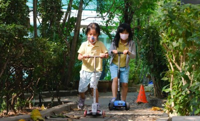 อนุบาล 3 แสดงบทบาทสมมติ ปฏิบัติตามป้ายและไฟจราจร (จ. 27 ... Image 1