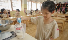 ป.2 บูรณาการเรียนรู้ &quot;การตวง&quot; ผ่านการทำขนมโตเกียว (4-6 ก.พ.6 ... Image 12
