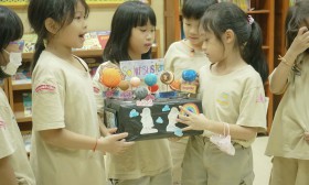 ป.1 นำเสนอชิ้นงานวัตถุบนท้องฟ้า (6 ก.พ. 68) Image 11