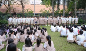 น้องมอบของที่ระลึกให้พี่ ป.6 ,ร้องเพลง กล่าวคำลาและขอบคุณ (2 ... Image 10