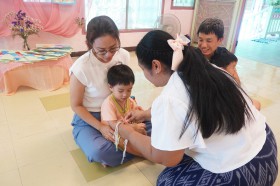 งานเปิดบ้านเด็กเล็ก (ห้องอุ้มรักและห้องโอบรัก) พฤ. ๖ มี.ค. ๖ ... Image 6