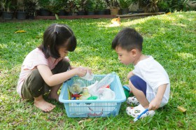 กิจกรรมเล่นสนุกกับน้ำ และก่อเจดีย์ทราย (บ้านเด็กเล็ก) ๔,๘ เม ... Image 3