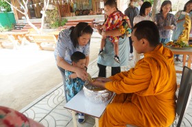 กิจกรรมวันสงกรานต์ &quot;สรงน้ำพระสงฆ์&quot; (๑๑ เมษายน ๒๕๖๘) Image 2