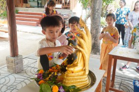 กิจกรรมวันสงกรานต์ &quot;สรงน้ำพระสงฆ์&quot; (๑๑ เมษายน ๒๕๖๘) Image 7