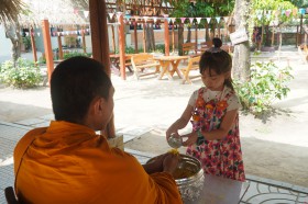 กิจกรรมวันสงกรานต์ &quot;สรงน้ำพระสงฆ์&quot; (๑๑ เมษายน ๒๕๖๘) Image 8