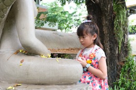 กิจกรรมวันสงกรานต์ &quot;สรงน้ำพระประธานโรงเรียน&quot; (๑๑ เมษายน ๒๕๖๘ ... Image 5