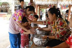 กิจกรรมวันสงกรานต์ &quot;รดน้ำดำหัวผู้ใหญ่&quot; (๑๑ เมษายน ๒๕๖๘) Image 5