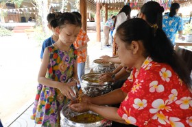 กิจกรรมวันสงกรานต์ &quot;รดน้ำดำหัวผู้ใหญ่&quot; (๑๑ เมษายน ๒๕๖๘) Image 7