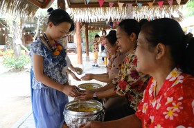 กิจกรรมวันสงกรานต์ &quot;รดน้ำดำหัวผู้ใหญ่&quot; (๑๑ เมษายน ๒๕๖๘) Image 8
