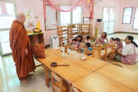 ภาพกิจกรรมธรรมบรรยาย &quot;เรียนเพราะรัก&quot; (จ. ๙ มิ.ย.๖๘) Image 2