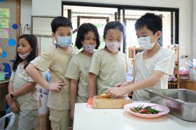 ป.๓ เรียนรู้อาหารหลัก ๕ หมู่ ผ่านการประกอบอาหาร (๖ มิ.ย.๖๘) Image 5
