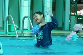 กิจกรรมว่ายน้ำ อนุบาล ๓ (พ. ๒๘ พ.ค.๖๘) Image 3