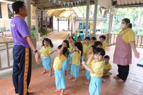 กิจกรรมพลศึกษา อนุบาล ๑ (จ. ๒๖ พ.ค.๖๘) Image 1