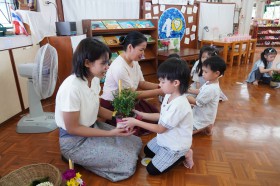 กิจกรรมไหว้ครู ในเรือนอนุบาล (พฤ. ๑๒ มิ.ย.๖๘) Image 5