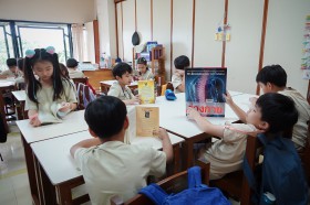 ป.๔ ทำชิ้นงานเรื่องส่วนประกอบของดอกไม้ (๑๓ มิ.ย.๖๘) FLEXI_IMAGE 8
