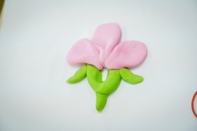 ป.๔ ทำชิ้นงานเรื่องส่วนประกอบของดอกไม้ (๑๓ มิ.ย.๖๘) FLEXI_IMAGE 4